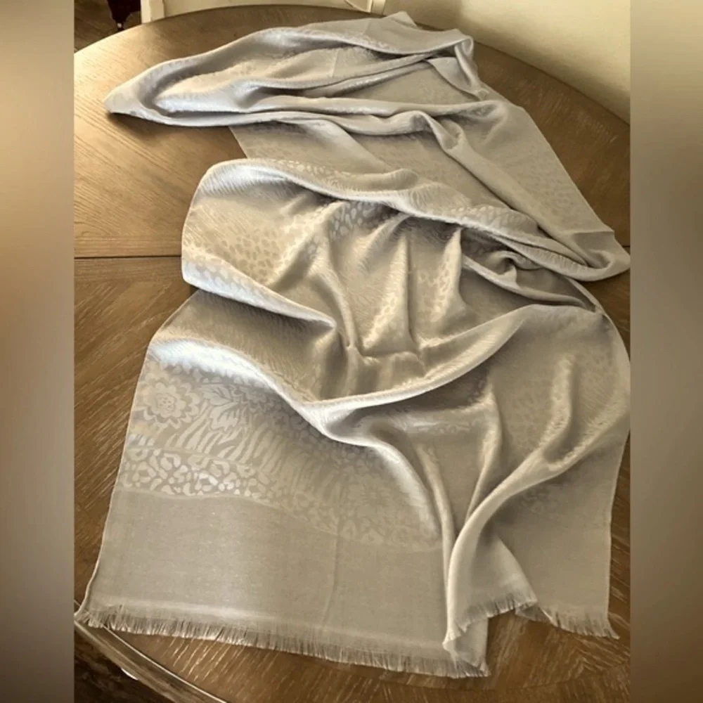 Elegant Gray Scarf